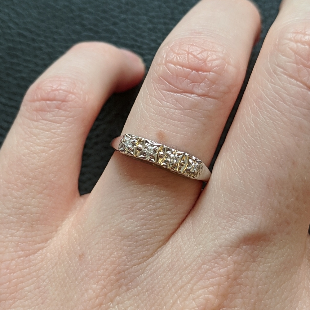 🎄SALE🎄diamond wedding band 10k white gold